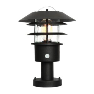 Zewnętrzna lampa stojąca HELSINGOR HELSINGOR-PIR-PED-BK oprawa w kolorze czarnym z czujnikiem ruchu - Elstead Lighting