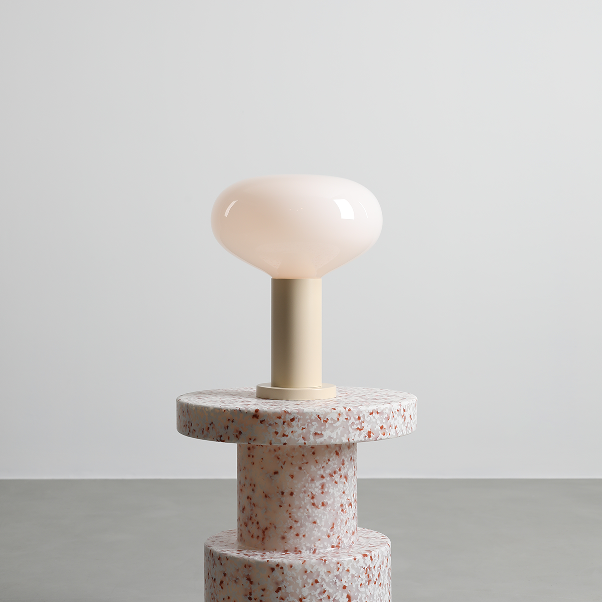 FLO TABLE CREAM M 7000B9_M Duża lampka stołowa - ALDEX