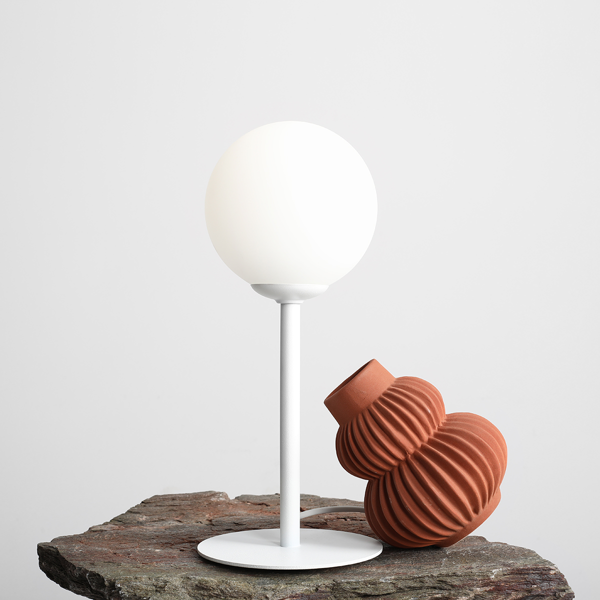 PINNE TABLE WHITE 1080B Minimalistyczna lampka biurkowa - ALDEX - obrazek 3