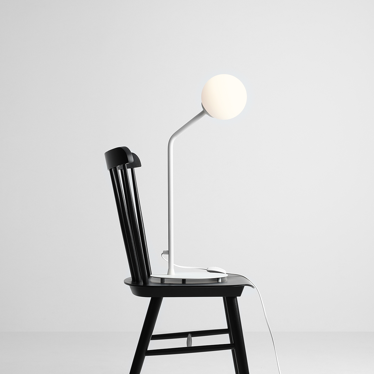 PURE TABLE WHITE 1064B Minimalistyczna lampka biurkowa - ALDEX