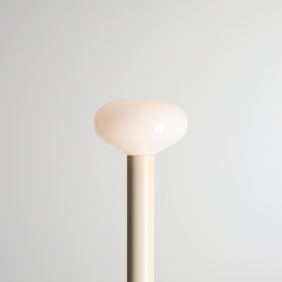 FLO FLOOR CREAM 7000A9_M Efektowna lampa stojąca - ALDEX - obrazek 3