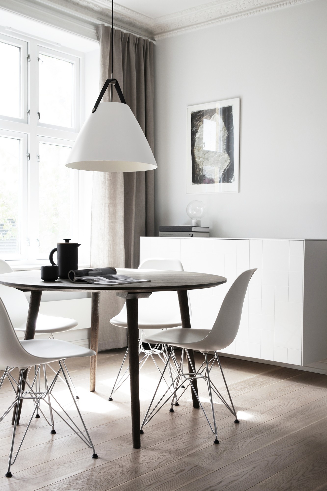 Lampa skandynawska wisząca biała STRAP 36 84343001 - Design For The People - obrazek 3