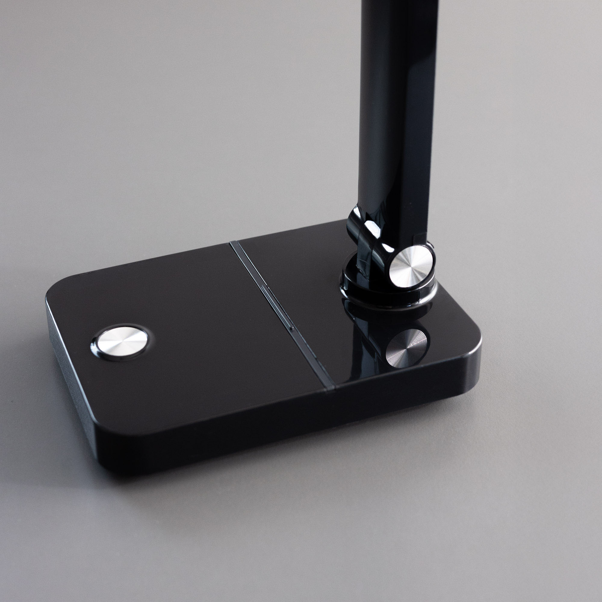 Lampa biurkowa USB z zmienną barwą światła 1949-BK - Zuma Line - obrazek 4