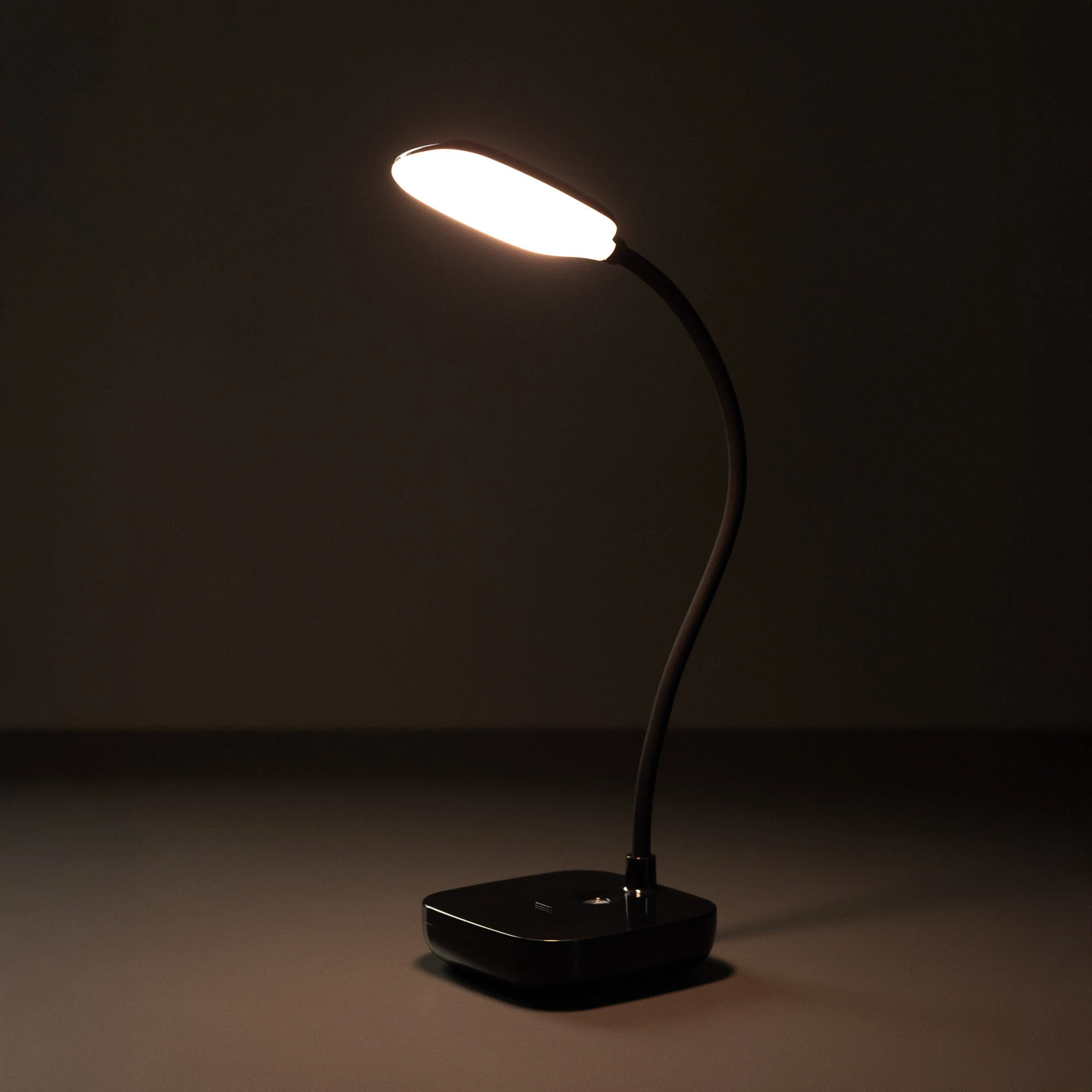 Lampa biurkowa czarna 1961-BK - Zuma Line - obrazek 3