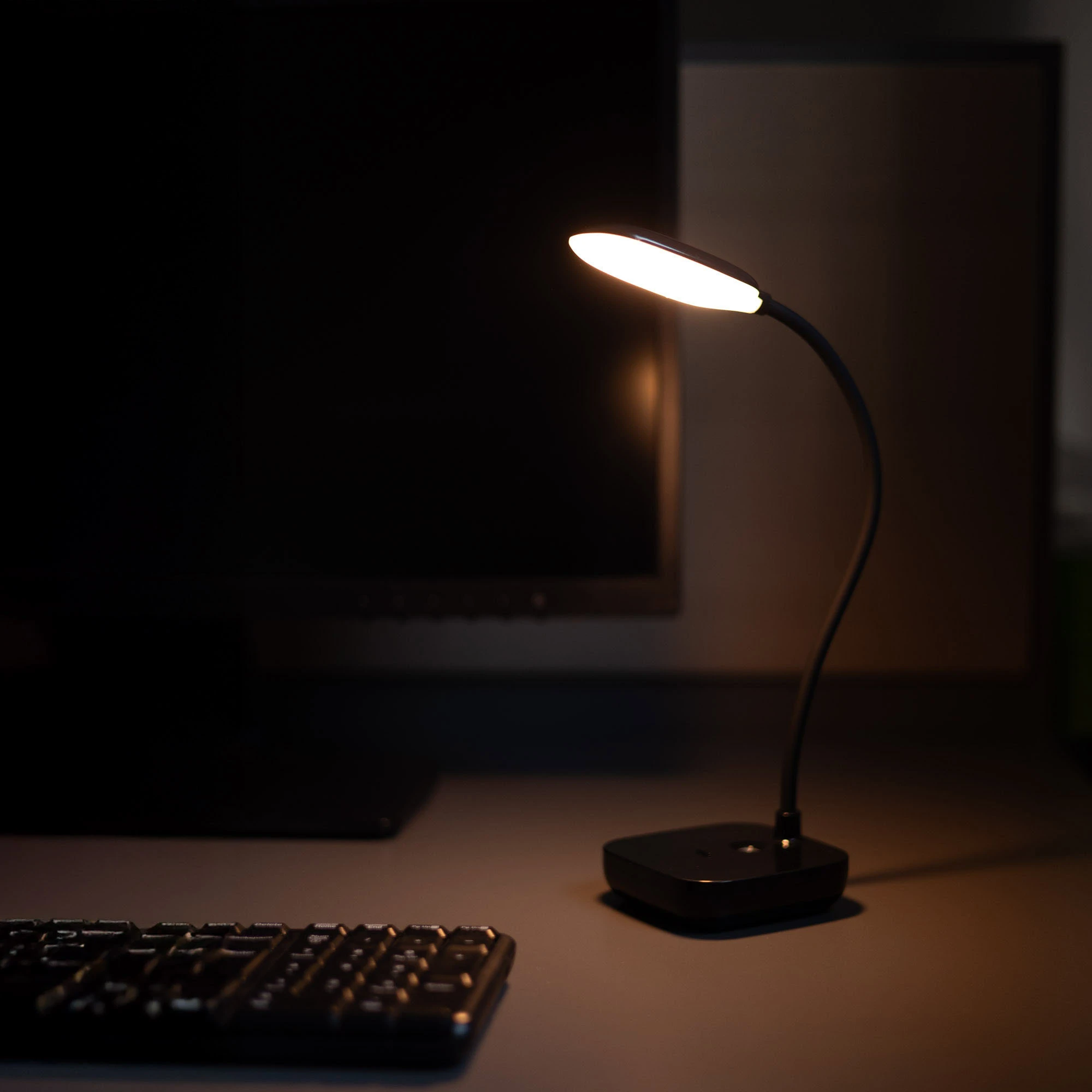 Lampa biurkowa czarna 1961-BK - Zuma Line - obrazek 6