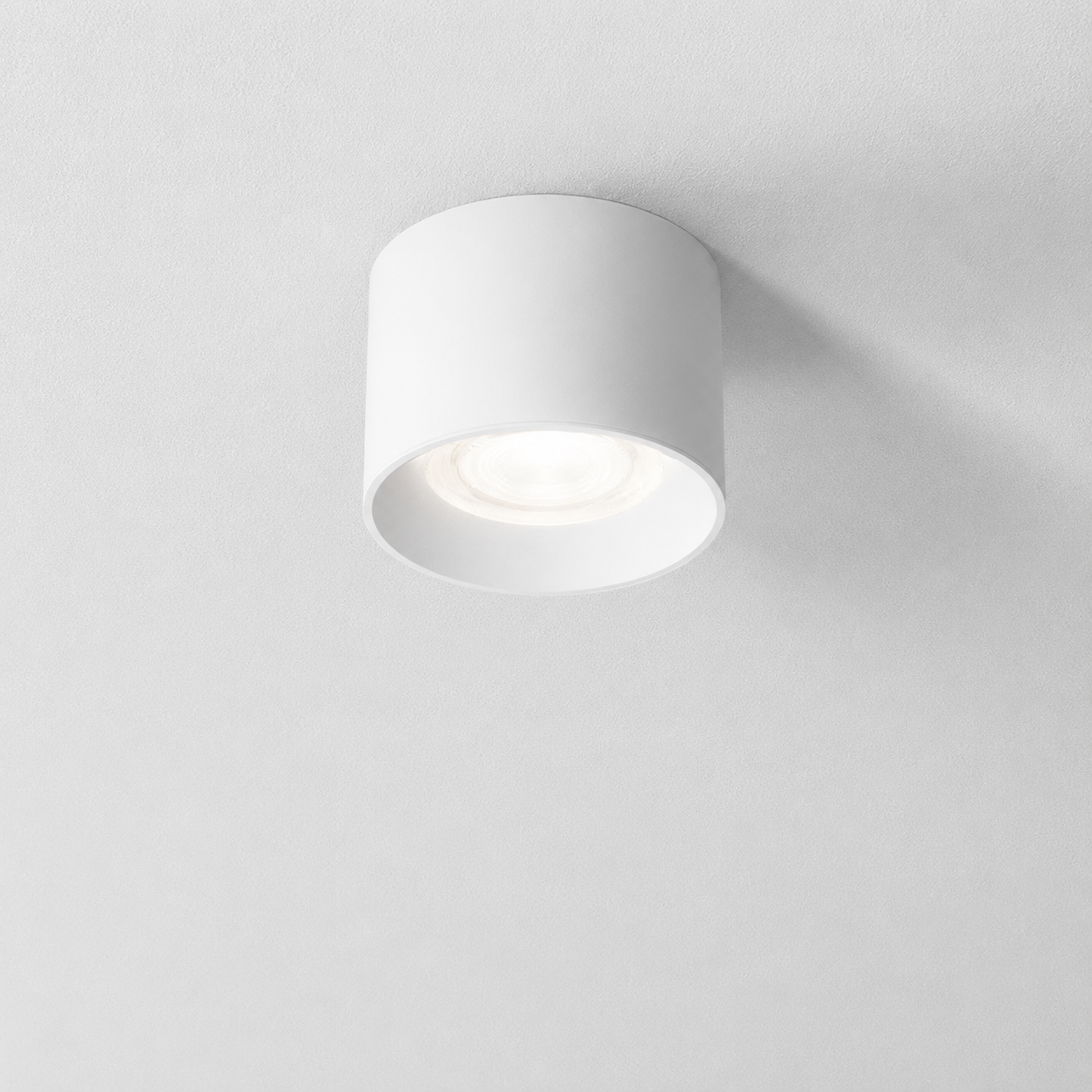 Nowoczesna lampa sufitowa zewnętrzna AQForm ONLY round mini 7 LED 230 V 3000 K 40° IP65 biała – 47018-M930-W3-PH-13
