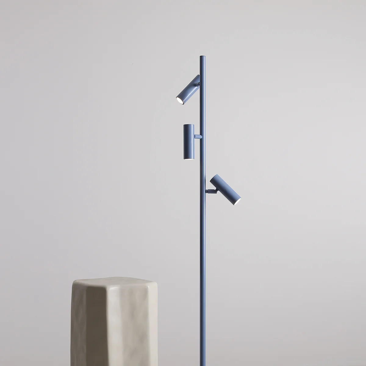 Lampa stojąca TREVO FLOOR DUSTY BLUE 1104A16 Aldex