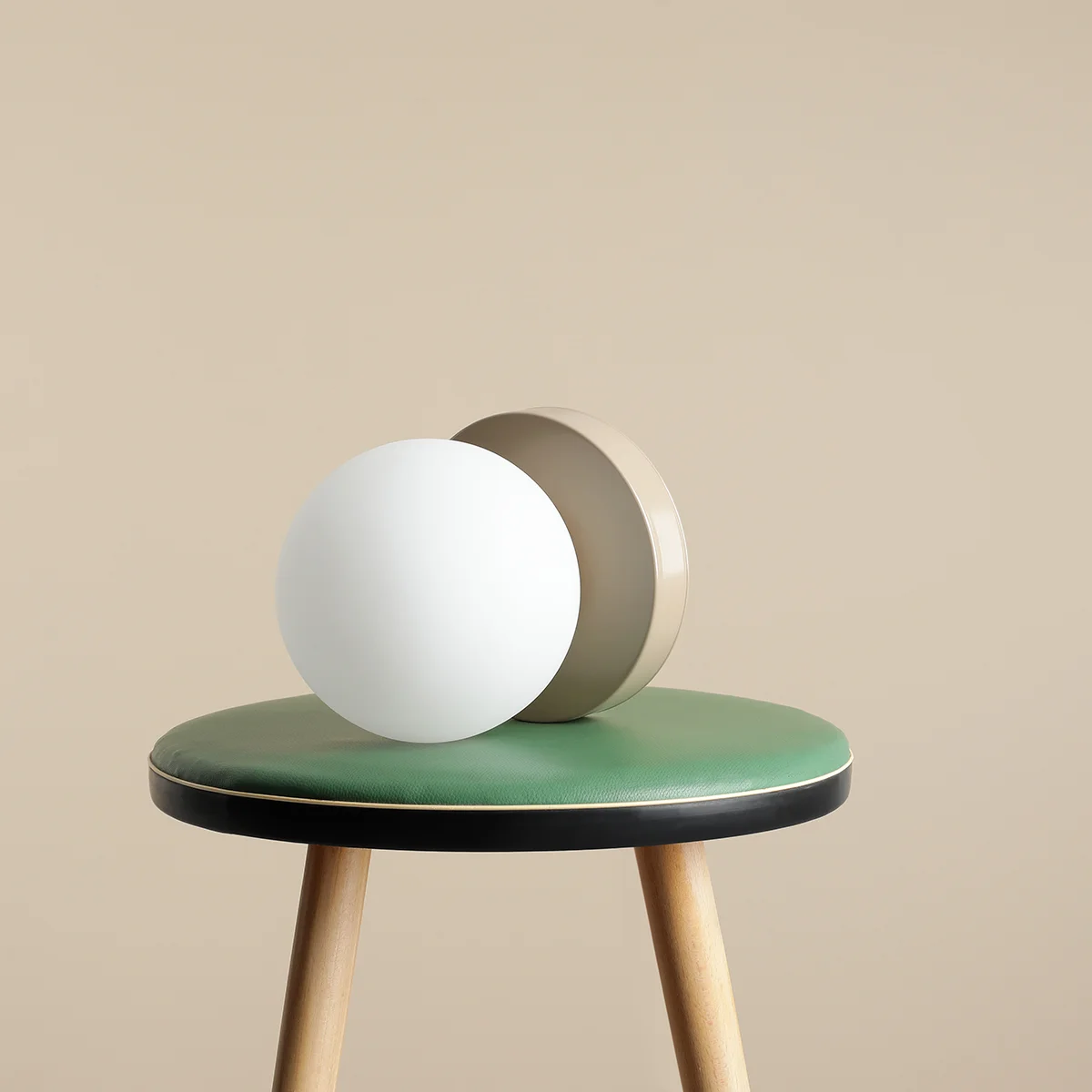BALL TABLE BEIGE S 1076B17_S Lampka stołowa #colours Aldex