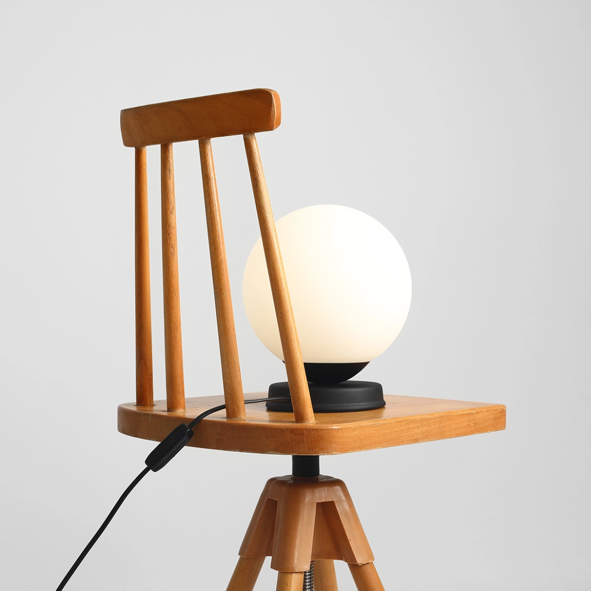 Lampa stołowa BALL black M 1076B1_M ALDEX