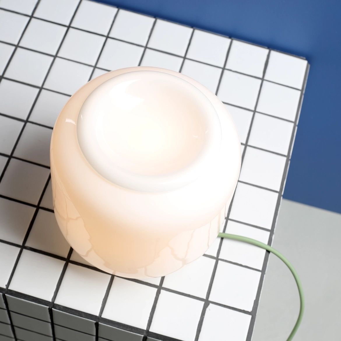 Lampa stołowa minimalistyczna Aldex FLASK S 8500B32_S biała / szałwiowa 1×E14 - obrazek 3
