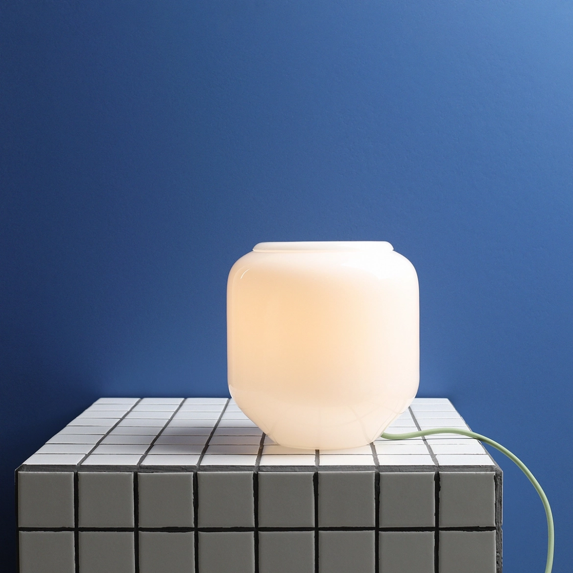 Lampa stołowa minimalistyczna Aldex FLASK S 8500B32_S biała / szałwiowa 1×E14 - obrazek 2