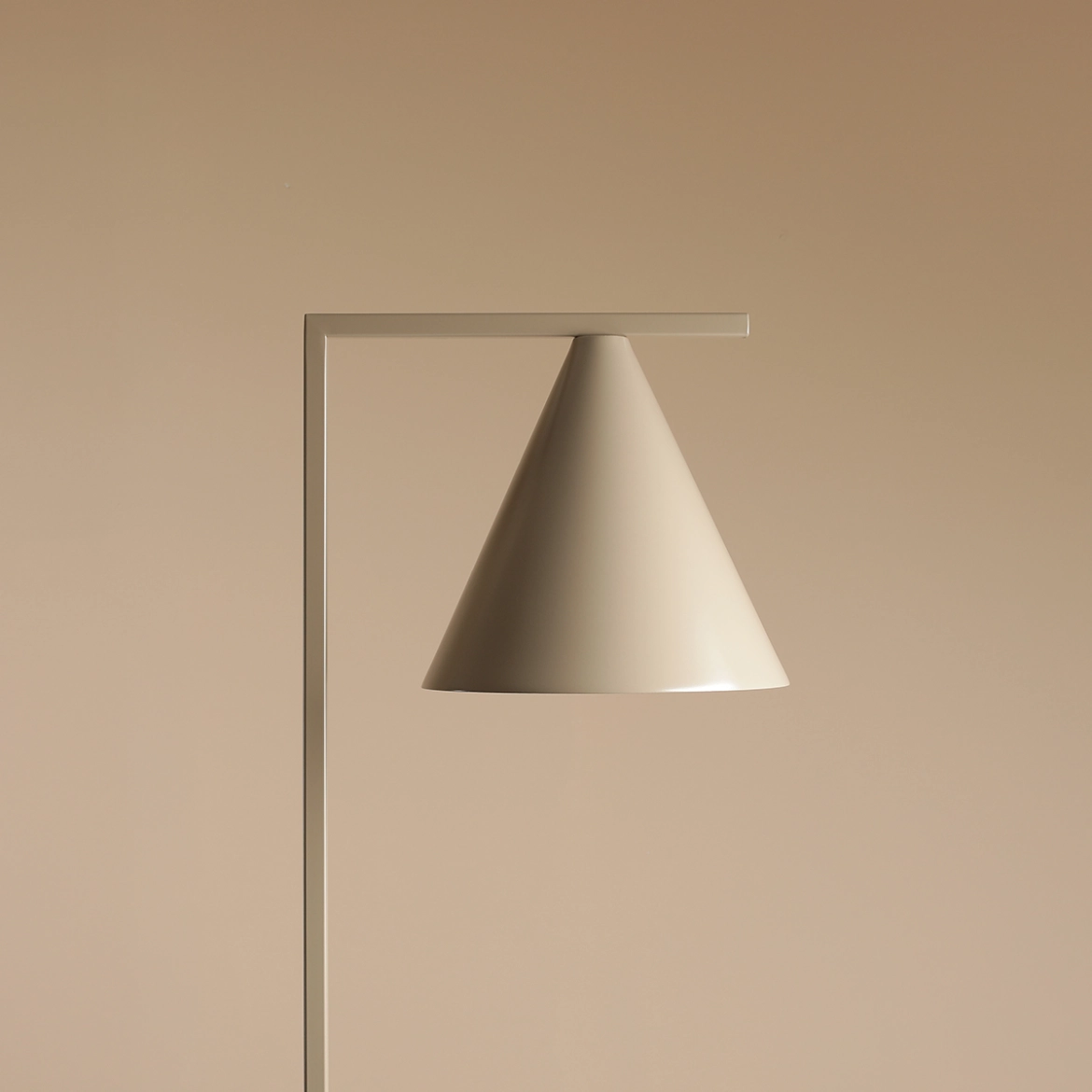 Lampa podłogowa minimalistyczna Aldex FORM 1108A17 beżowa 1×E27 - obrazek 6